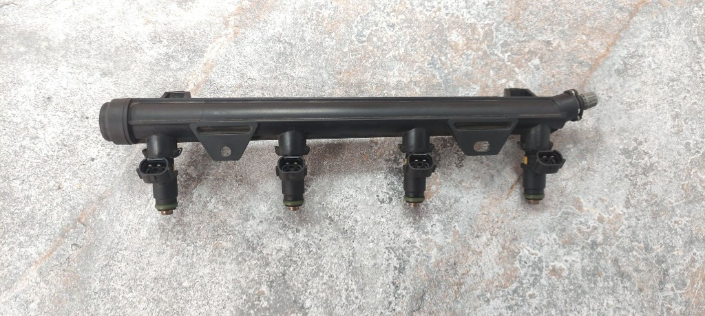 Rampa injectoare Skoda Fabia I 1.4 benzina cod: 036133319AE