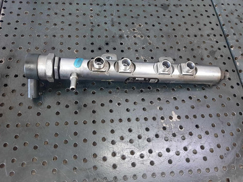 Rampa injectoare stanga 3.0 d 306dt 4x4 biturbo land rover range rover sport 2 l494 0445216046