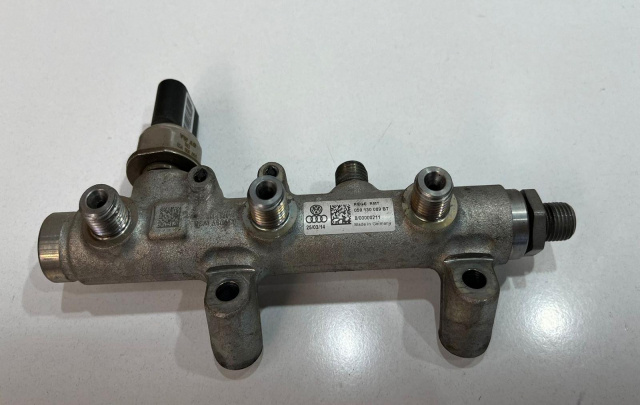 Rampa injectoare stanga 3.0 TDI 059130089BT Audi A8 D4/4H [2010 - 2014]