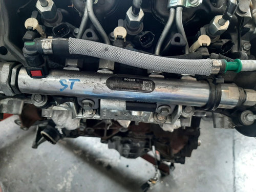 Rampa injectoare stanga land range rover vogue 4 l405 3.0 d 306dt euro 6 dupa 2015 0445216046