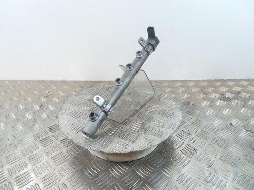 Rampa injectoare stanga mercedes benz w463 g320 cdi cod a6420700495