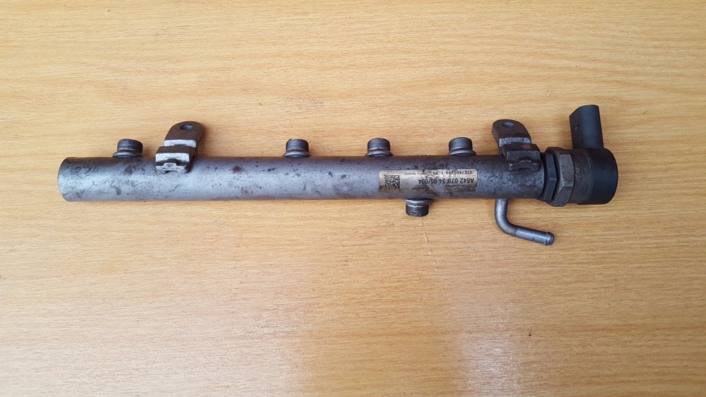 Rampa injectoare stanga Mercedes CLS w219 ﻿3.2cdi A6420700495