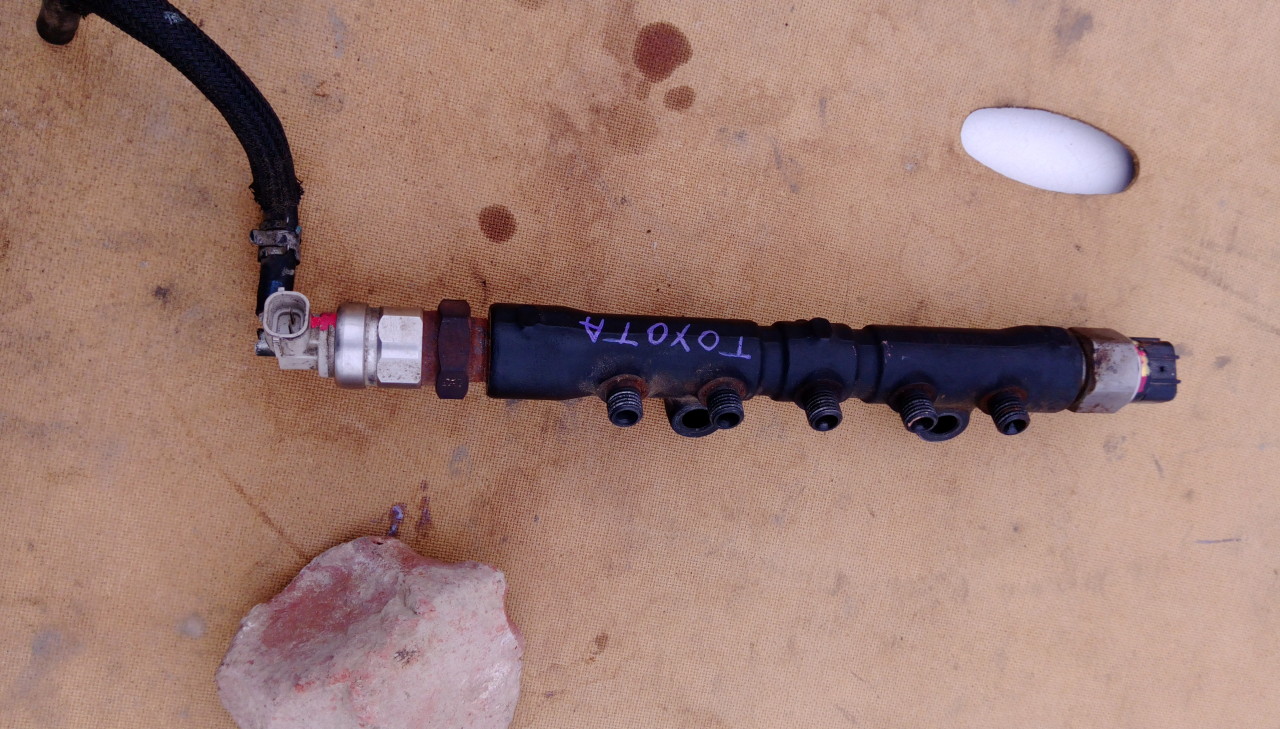 rampa injectoare toyota 2.0 diesel,