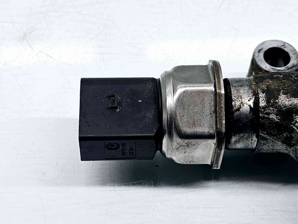 Rampa injectoare Volkswagen Caddy IV Van (SAA, SAH) [Fabr 2015-2024] OEM 2.0 TDI DFSF 55KW / 75CP 2.0 TDI DFSF 55KW / 75CP