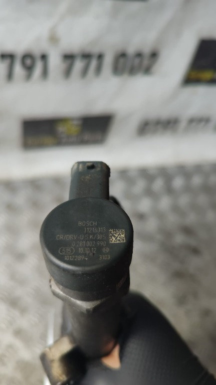 Rampa injectoare Volvo XC90 2.4 D cod motor D5244T17 transmisie automata,an 2013 cod 31216313 / 3077...