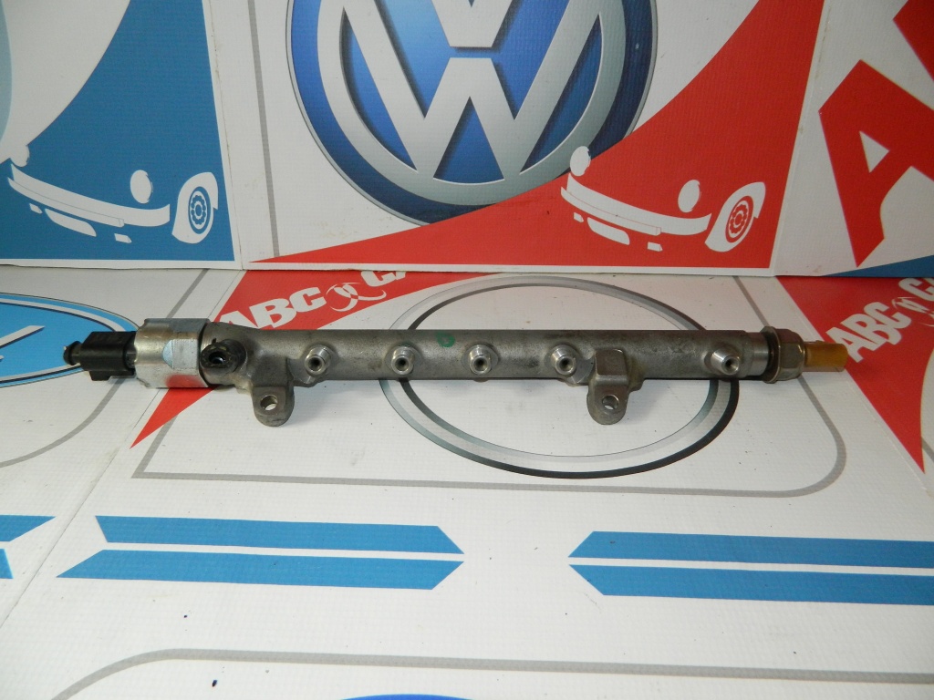 Rampa injectoare VW Caddy cu codul 03L125A