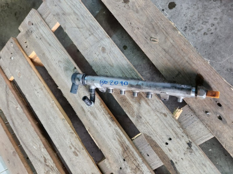 Rampa injectoare Vw Passat B6 2.0 Tdi an de fabricatie 2010 Cod : 03L089C