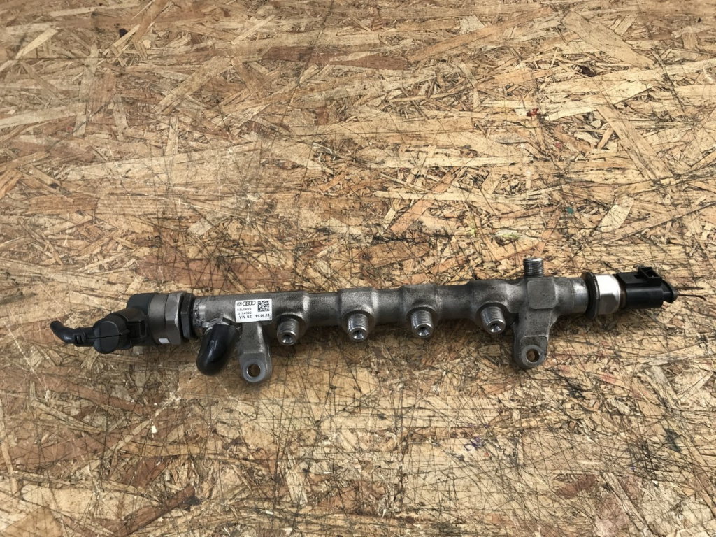 Rampa injectoare VW Passat B7 2.0TDI B7 Automat DSG combi 2012 (03L089N)