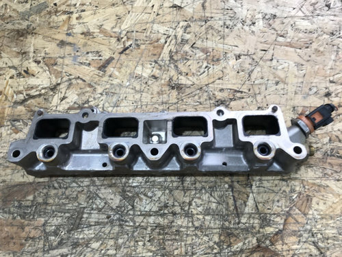 Rampa injector cu senzor VW Golf Plus Facelift hatchback 2011 (cod intern: 19703)