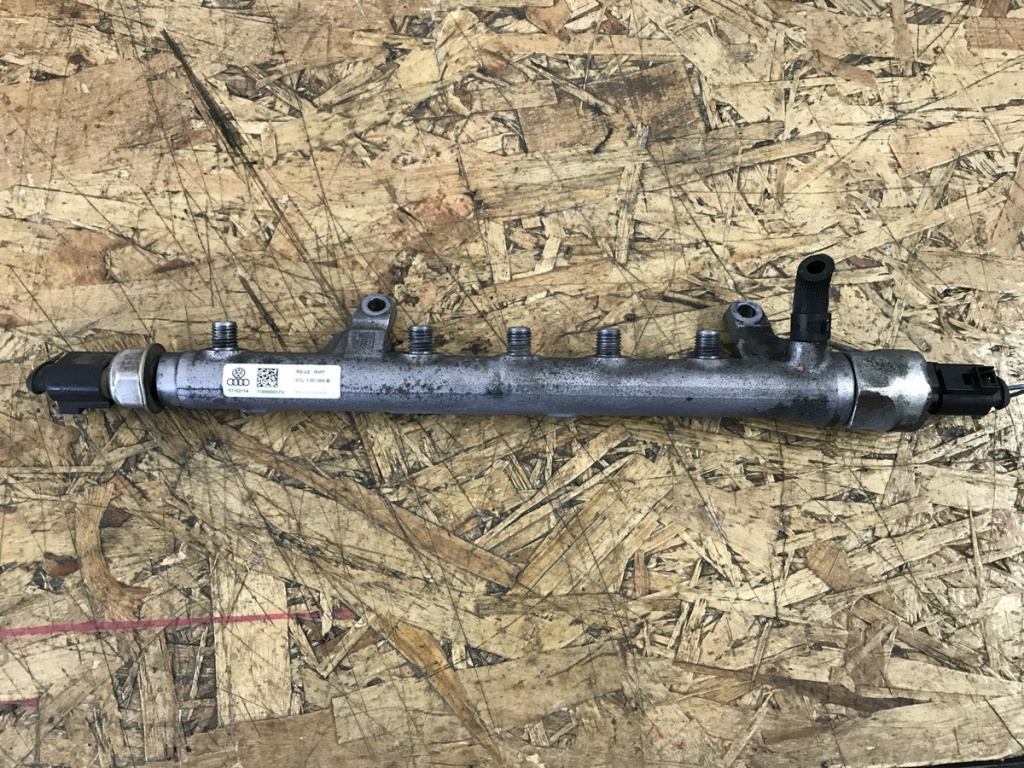 Rampa injector cu senzor VW Touran 2014 monovolum 2014 (03L130089B)