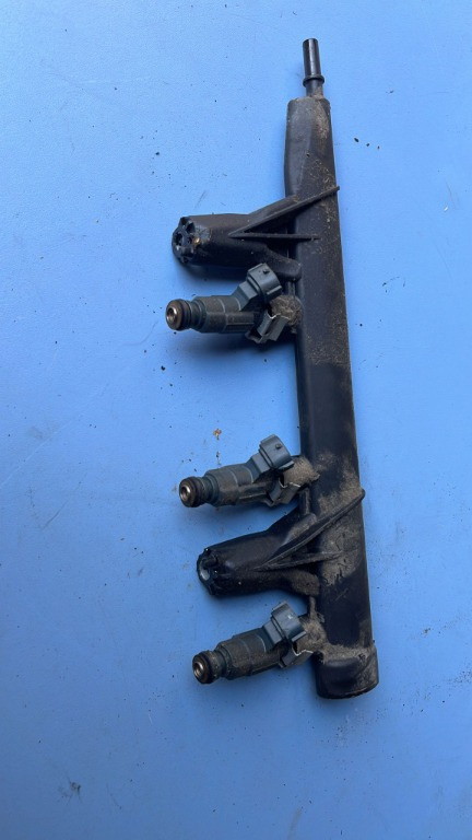 Rampa injector Peugeot 208 1.2 VTI , cod motor HMZ, an de fabricatie 2015 cod 9676020480