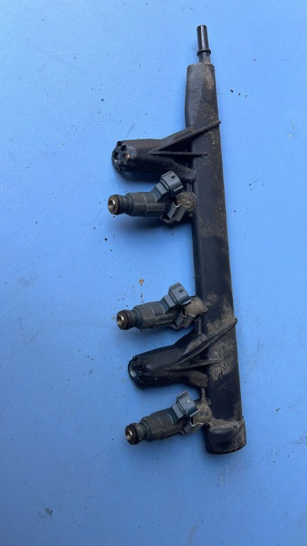 Rampa injector Peugeot 208 1.2 VTI , cod motor HMZ, an de fabricatie 2015 cod 9676020480