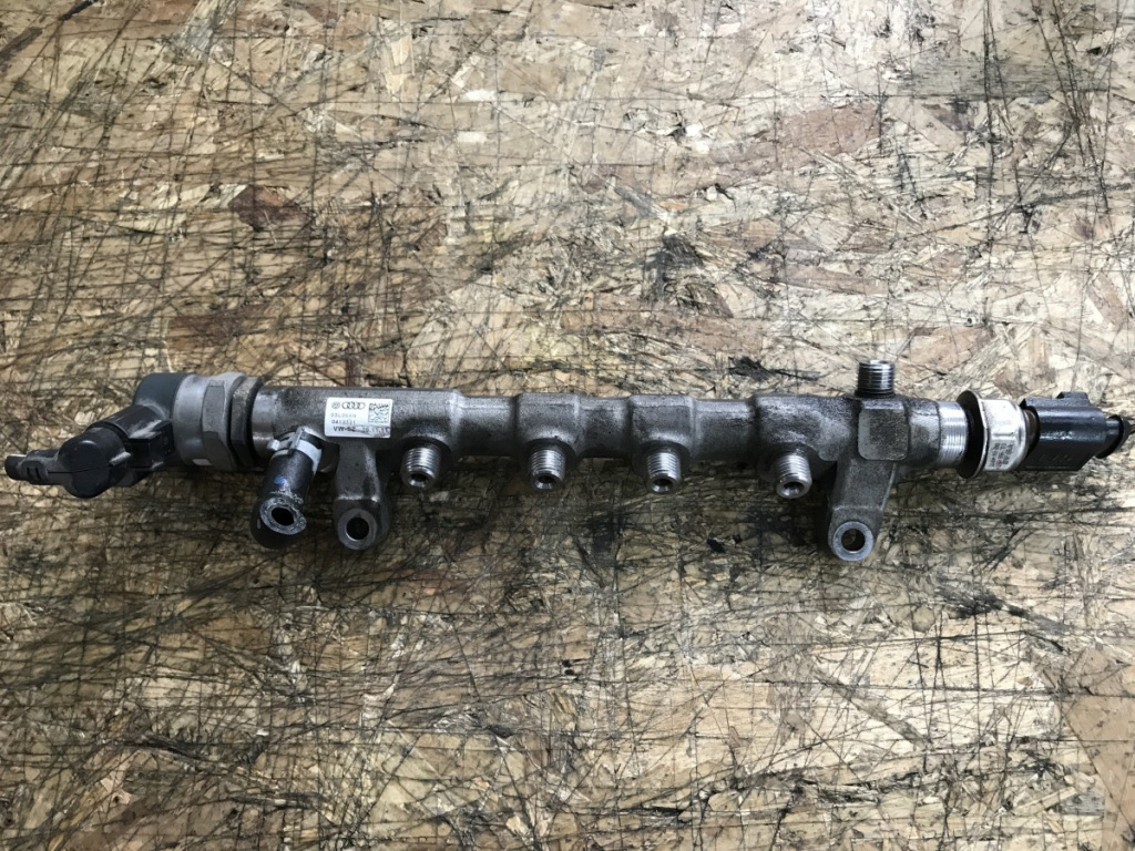 Rampa injector VW Passat B7 2.0TDI DSG combi 2012 (03L089N)