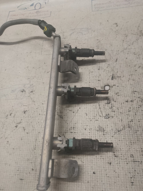 Rampa plus injectoare Dacia Sandero 1.0 Benzina 2017, 175204033R / 166003188R / 3 INJECTOARE