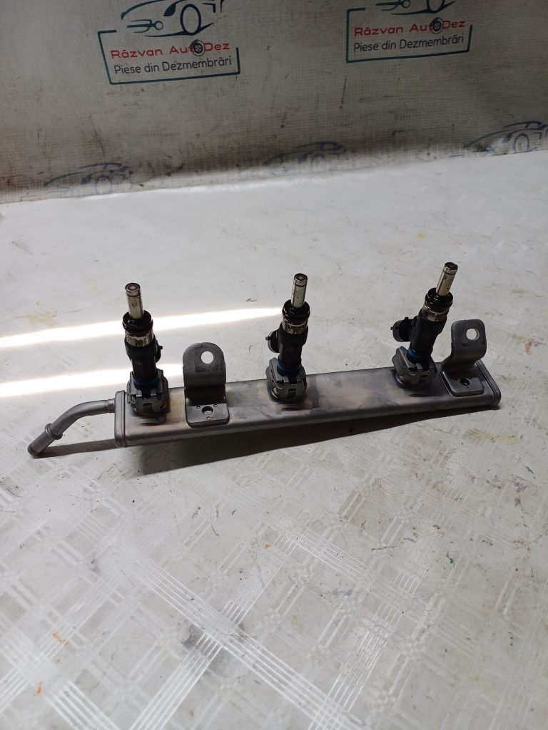 Rampa plus injectoare Dacia Sandero 3 1.0 Benzina 2021, 166007934R / 3 INJECTOARE