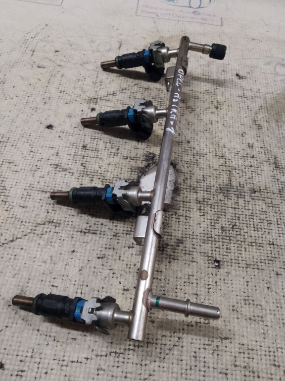 Rampa plus injectoare Opel Astra J Benzina 2010, 55562599