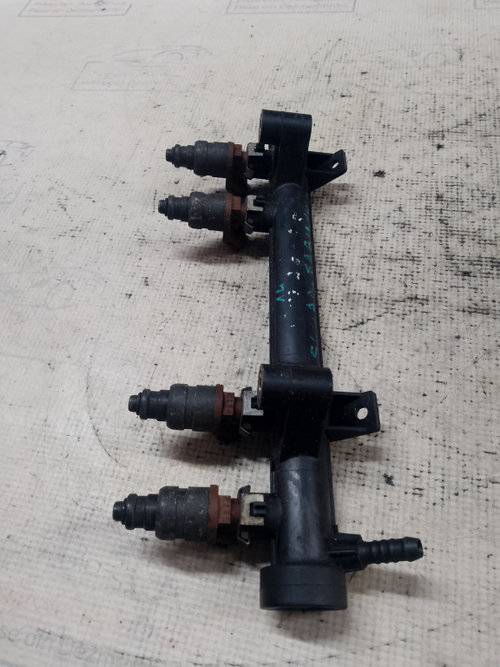 Rampa plus injectoare Skoda Fabia 1.4 2009, 047133319S / 047133321J