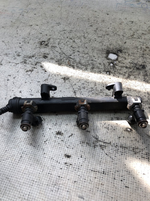Rampa plus injectoare Skoda Fabia 3 1.0 Benzina 2016, 04C133313 / 04E906031H