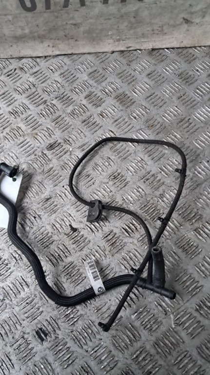 Rampa retur injectoare BMW Seria 1 E87 2.0 D an 2010 cod 780067101