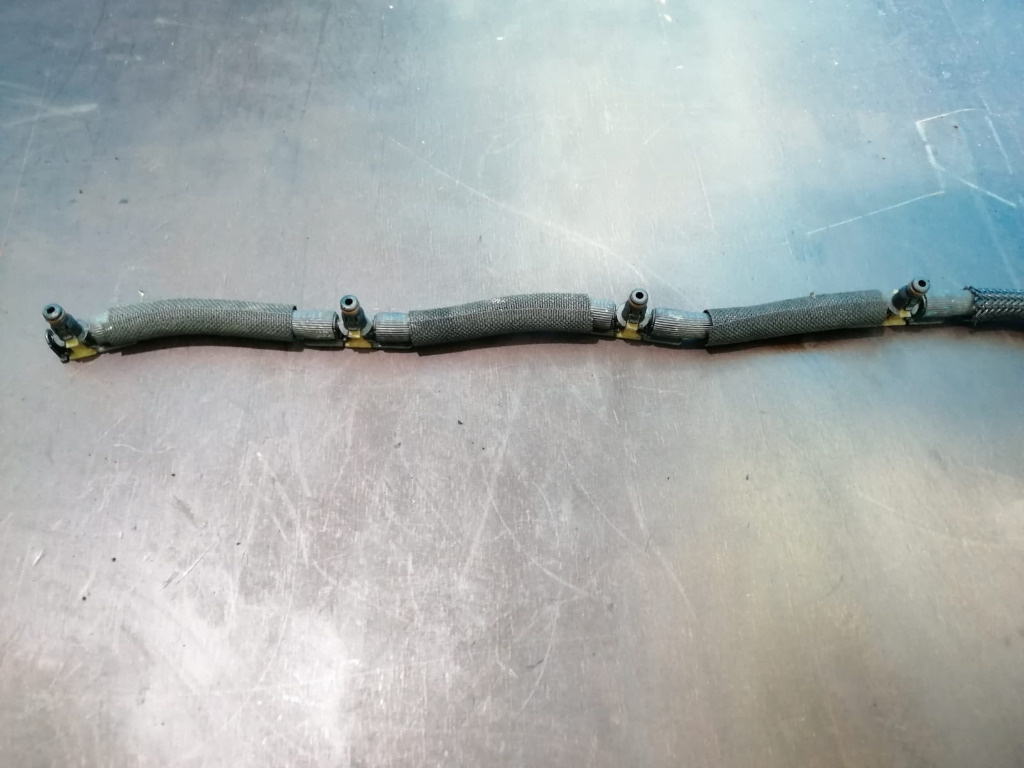 Rampa retur injectoare Volkswagen Passat B7 2.0 TDI CFGB