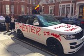 Range Rover distrus de iubita
