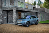 Range Rover Evoque si Land Rover Discovery P300e