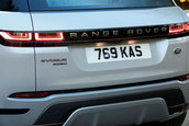 Range Rover Evoque si Land Rover Discovery P300e