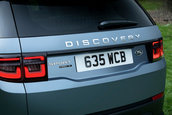 Range Rover Evoque si Land Rover Discovery P300e