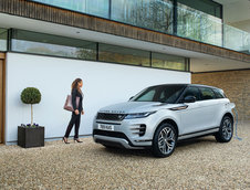 Range Rover Evoque si Land Rover Discovery P300e