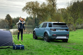 Range Rover Evoque si Land Rover Discovery P300e