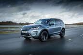 Range Rover Evoque si Land Rover Discovery P300e