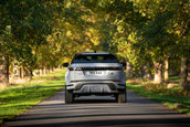 Range Rover Evoque si Land Rover Discovery P300e