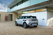 Range Rover Evoque si Land Rover Discovery P300e