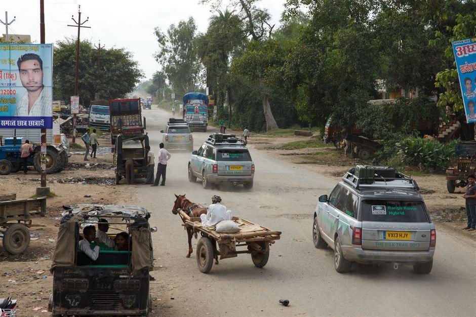 Range Rover Hybrid a parcurs 'Drumul Matasii'