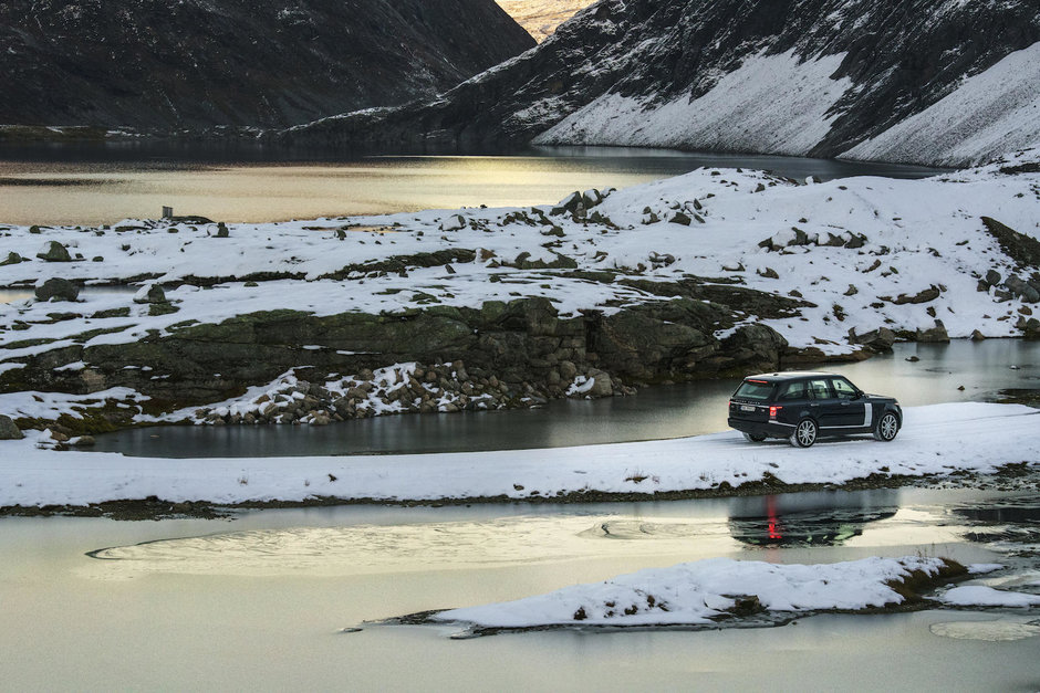 Range Rover si Jonas Bendiksen