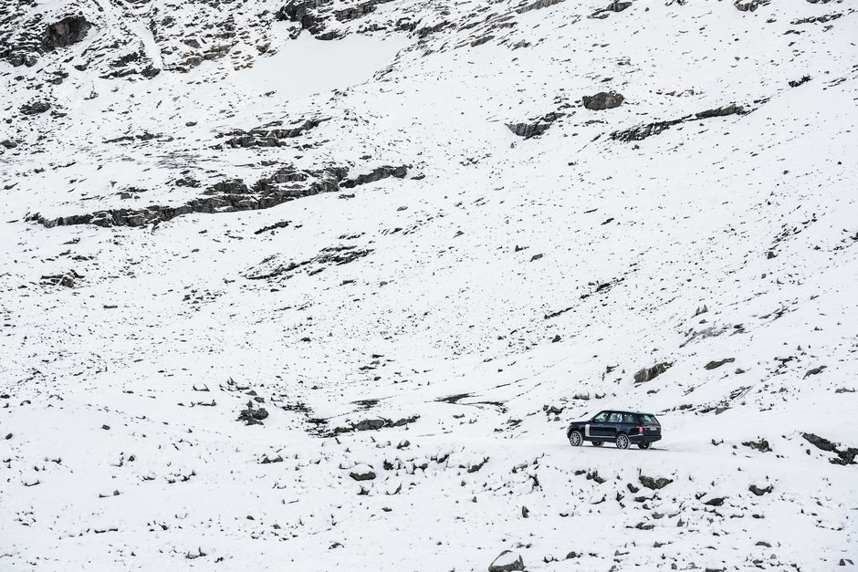 Range Rover si Jonas Bendiksen