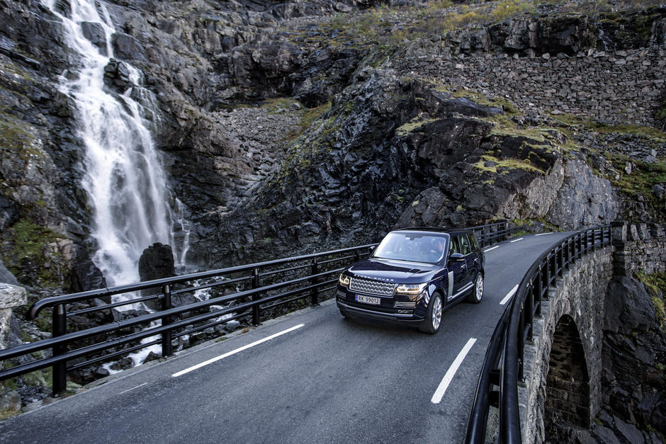 Range Rover si Jonas Bendiksen