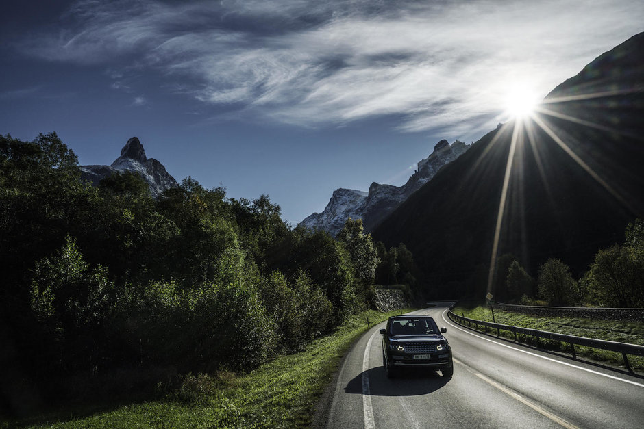 Range Rover si Jonas Bendiksen