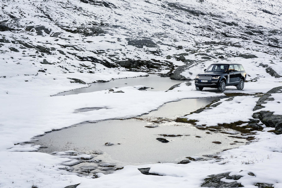 Range Rover si Jonas Bendiksen