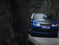 Range Rover SVR pe Dragon Road