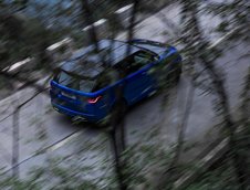 Range Rover SVR pe Dragon Road