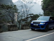 Range Rover SVR pe Dragon Road