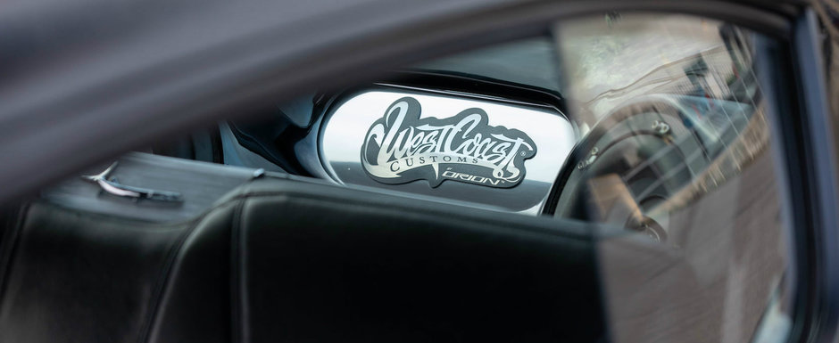 Rar se intampla sa gasesti una de vanzare. Masina din 1967 a fost tunata de West Coast Customs Rar se intampla sa gasesti una de vanzare. Masina din 1967 a fost tunata de West Coast Customs