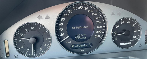 Rar se intampla sa gasesti unul de vanzare. Mercedes-ul din 2003 are motor de 5.8 litri si 320 km/h in bord