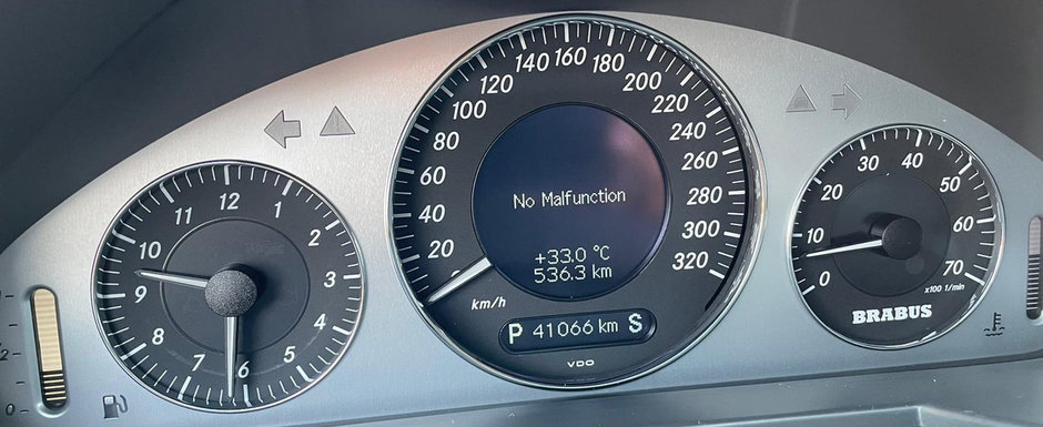 Rar se intampla sa gasesti unul de vanzare. Mercedes-ul din 2003 are motor de 5.8 litri si 320 km/h in bord Rar se intampla sa gasesti unul de vanzare. Mercedes-ul din 2003 are motor de 5.8 litri si 320 km/h in bord