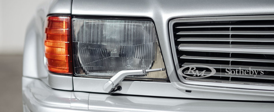Rar se intampla sa gasesti unul de vanzare. Mercedes-ul din '88 are motor V8 de 6.0 litri Rar se intampla sa gasesti unul de vanzare. Mercedes-ul din '88 are motor V8 de 6.0 litri