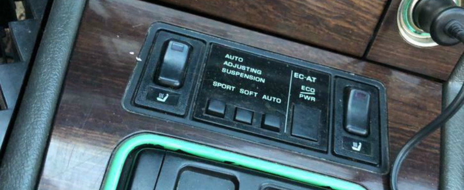 Rar se-ntampla sa gasesti una la vanzare. Masina din '91 are motor V6, scaune incalzite si suspensie ajustabila Rar se-ntampla sa gasesti una la vanzare. Masina din '91 are motor V6, scaune incalzite si suspensie ajustabila