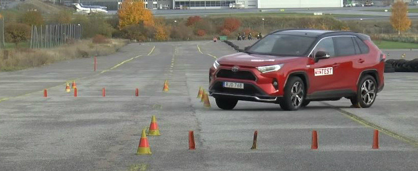 RAV4 esueaza la testul elanului. TOYOTA promite sa remedieze problema