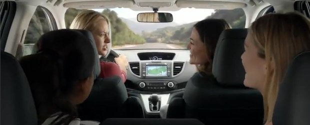 Reclama la Honda CR-V: cererea in casatorie