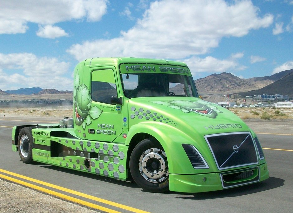 Recorduri mondiale de viteza stabilite pe anvelope Goodyear Truck